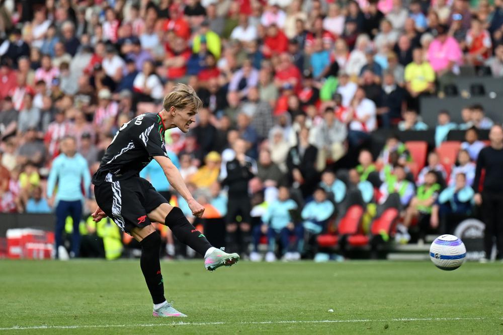 利物浦萨拉赫末段进球险胜曼联